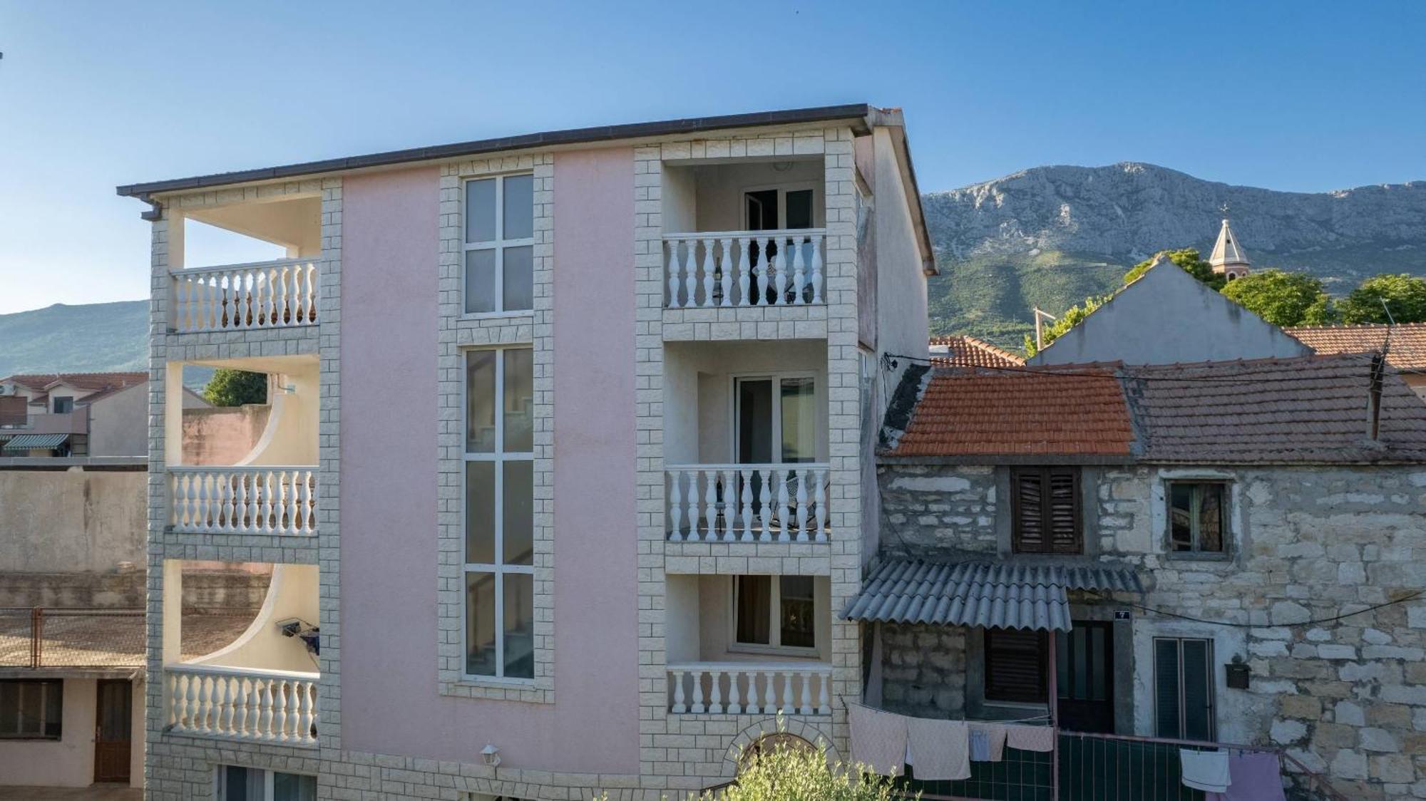 Kastel Gomilica Cozy And Stylish Near The Sea *